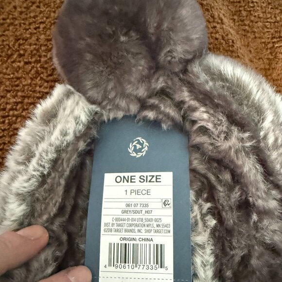 NWT Universal Thread Gray Monochrome Faux Fur Beanie Hat - Picture 5 of 6
